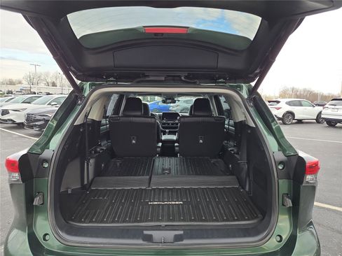 Used 2023 Toyota Highlander XLE AWD/4WD image 32