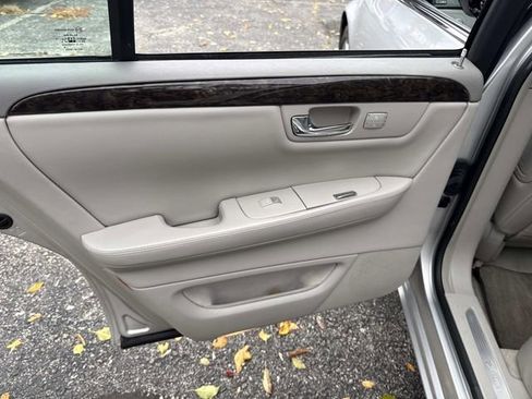 Used 2010 Cadillac DTS Luxury image 17