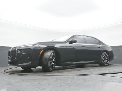 Used 2023 BMW i7 xDrive60 w/ Executive Package 2 image 30