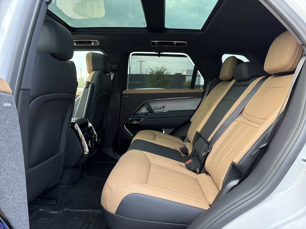 New 2026 Land Rover Range Rover Sport Dynamic SE AWD/4WD image 5