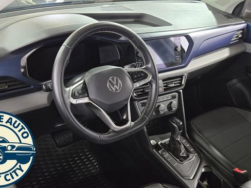 Used 2022 Volkswagen Taos SE FWD image 11