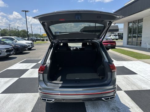 Used 2024 Volkswagen Tiguan SEL R-Line AWD/4WD image 5