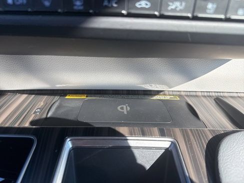 Used 2023 Toyota Sienna Limited image 21