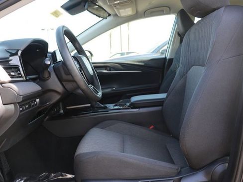 Used 2025 Toyota Camry LE image 12