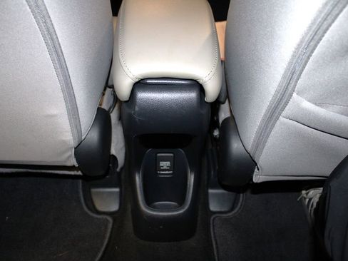 Used 2017 Honda HR-V LX image 22