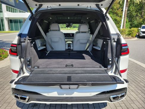 Used 2025 BMW X7 M60i AWD/4WD image 13