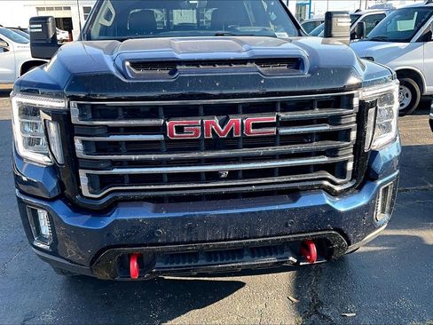 Used 2022 GMC Sierra 2500 AT4 w/ AT4 Premium Plus Package AWD/4WD image 3