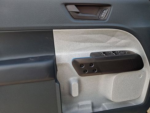 New 2025 Ford Maverick XLT image 9