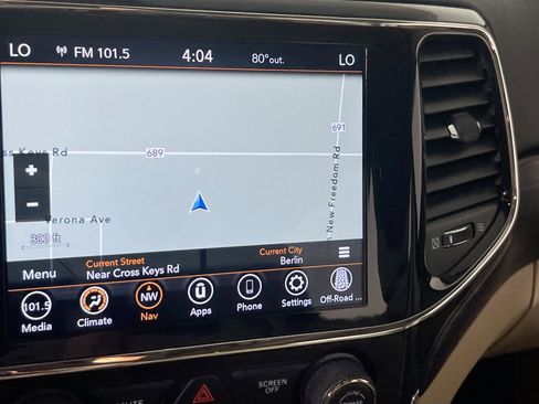 Used 2022 Jeep Grand Cherokee Laredo E image 13