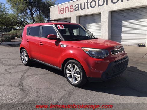 Used 2015 Kia Soul + image 2