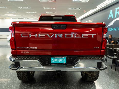Used 2021 Chevrolet Silverado 2500 LTZ w/ LTZ Convenience Package AWD/4WD image 6