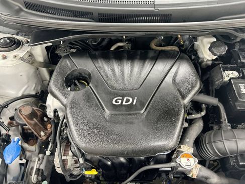 Used 2016 Hyundai Veloster w/ Option Group 02 FWD image 25