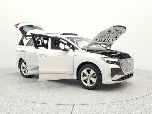 Used 2024 Audi Q4 e-tron Premium Plus image 10