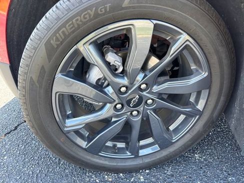 Used 2024 Chevrolet Equinox RS FWD image 2