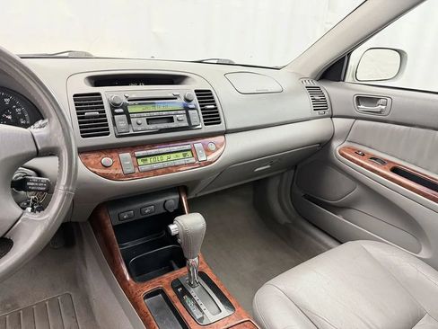Used 2002 Toyota Camry LE FWD image 10