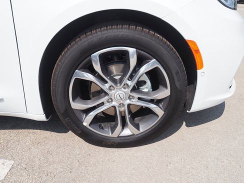 New 2026 Chrysler Pacifica Pinnacle image 5