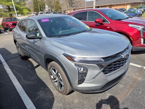 Used 2024 Chevrolet Trax RS w/ Sunroof Package image 3