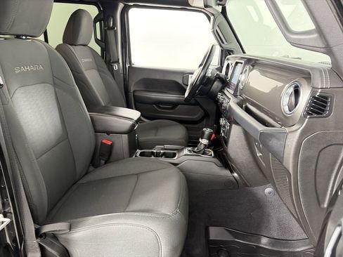 Used 2020 Jeep Wrangler Unlimited Sahara image 32
