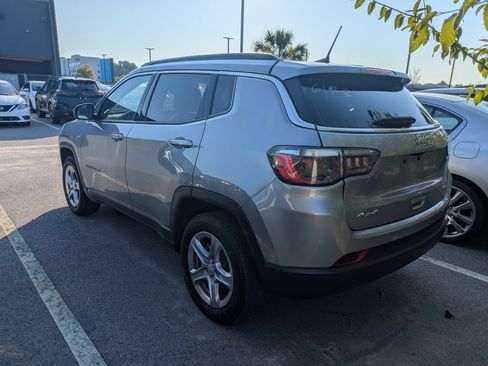 Used 2024 Jeep Compass Latitude AWD/4WD image 2
