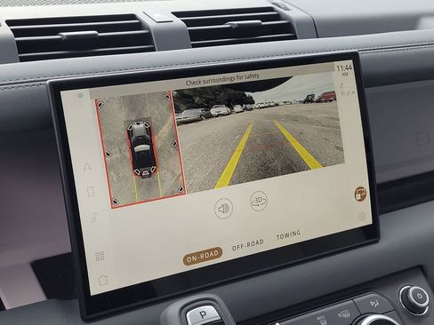 Used 2025 Land Rover Defender 90 S image 25