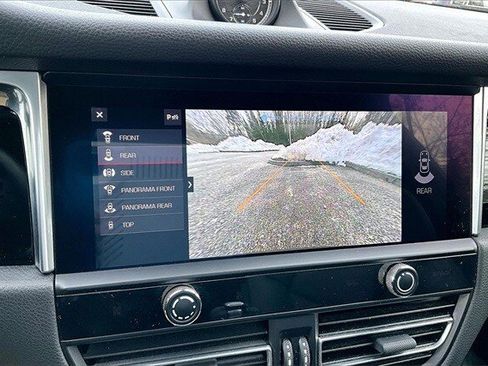 Used 2022 Porsche Macan image 17