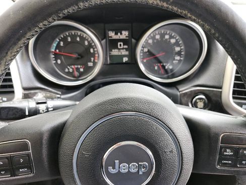 Used 2012 Jeep Grand Cherokee Laredo w/ Laredo E Group AWD/4WD image 9