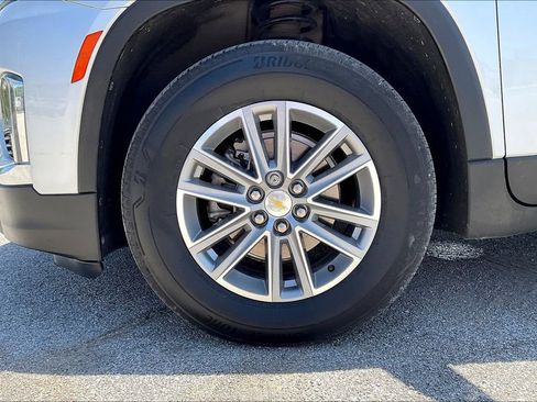 Used 2022 Chevrolet Traverse LT FWD image 30