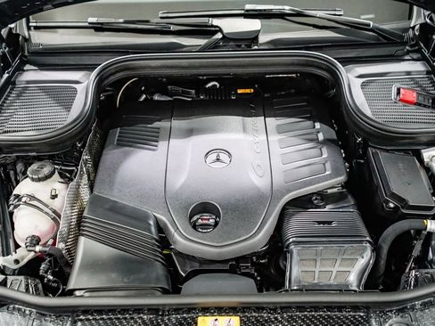 Used 2025 Mercedes-Benz GLS 450 4MATIC image 29