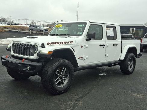 Used 2025 Jeep Gladiator Mojave image 3