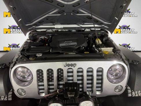 Used 2015 Jeep Wrangler Sport w/ Connectivity Group AWD/4WD image 29