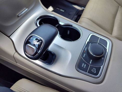 Used 2014 Jeep Grand Cherokee Limited w/ Trailer Tow Group IV image 21