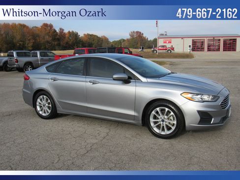 Used 2020 Ford Fusion SE image 16