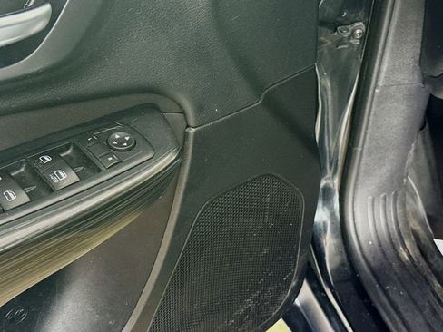 Used 2016 Jeep Cherokee Latitude w/ Cold Weather Group image 19