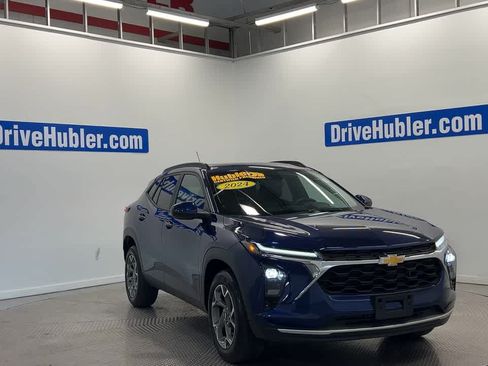 Used 2024 Chevrolet Trax LT w/ Sunroof Package FWD image 5