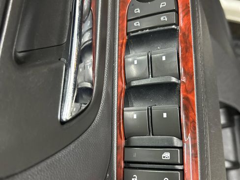 Used 2010 Cadillac Escalade ESV Premium AWD/4WD image 9