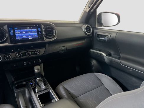 Used 2018 Toyota Tacoma TRD Sport AWD/4WD image 23