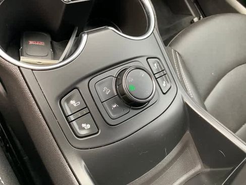 Used 2024 GMC Terrain SLT w/ Infotainment Package II image 14