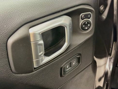 Used 2021 Jeep Wrangler Unlimited Rubicon w/ Uconnect 4C Nav & Sound Group AWD/4WD image 18