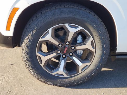 New 2026 GMC Yukon AT4 Ultimate w/ LPO, Floor Liner Package image 14