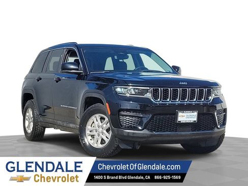 Used 2023 Jeep Grand Cherokee Laredo AWD/4WD image 1