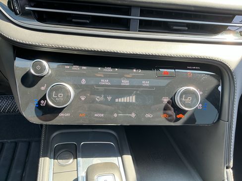 Used 2025 INFINITI QX60 Sensory w/ Vision Package AWD/4WD image 19