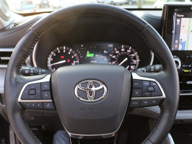 Used 2021 Toyota Highlander Platinum AWD/4WD image 24