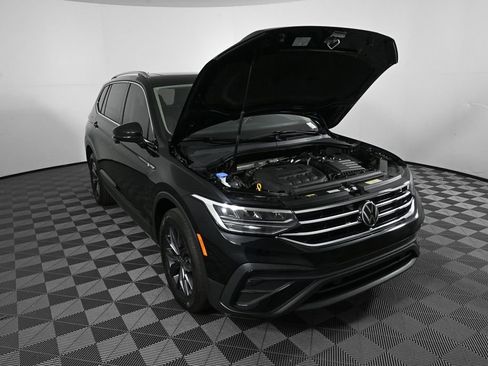 Used 2023 Volkswagen Tiguan SE image 32