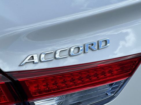 Used 2019 Honda Accord Touring image 25