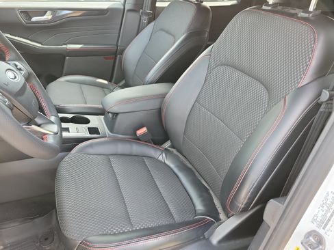 Used 2023 Ford Escape ST-Line w/ Tech Pack #1 AWD/4WD image 4