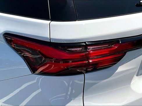 Used 2023 Chevrolet Traverse RS AWD/4WD image 20