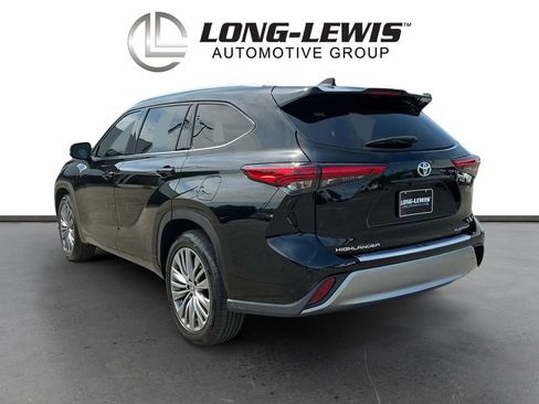 Used 2021 Toyota Highlander Platinum FWD image 4