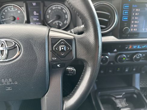 Used 2017 Toyota Tacoma TRD Off-Road image 11
