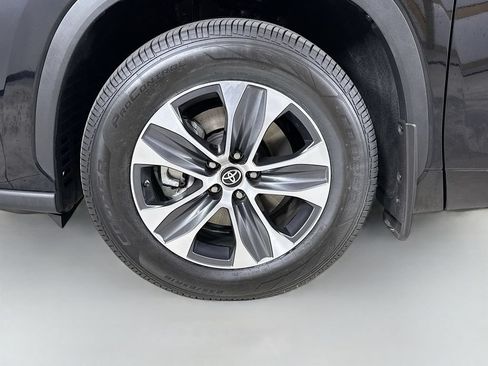 Used 2022 Toyota Highlander XLE AWD/4WD image 34