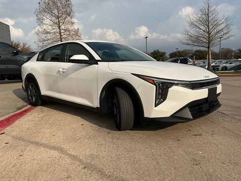 Used 2025 Kia K4 LXS image 4